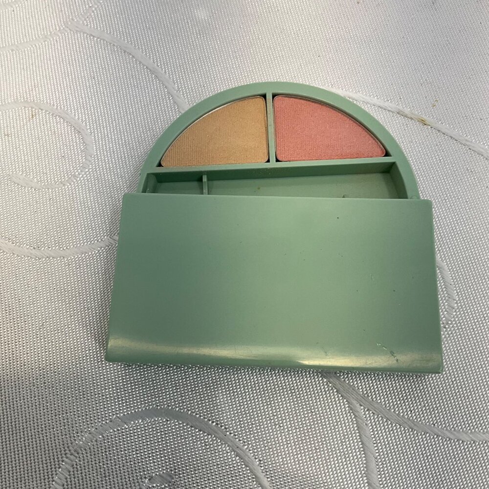 Clinique Soft-Pressed Eye Shadow Champagne/Peach Silk .06‎ Oz Green Compact